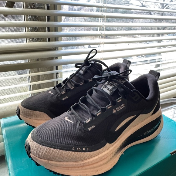 Nike Shoes - Nike Vomero 18 GORE-TEX